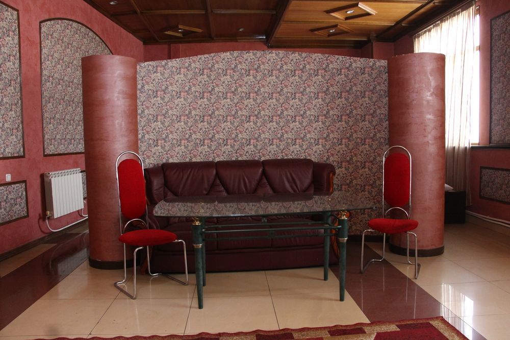 Aratta Hotel Argavand Exterior photo