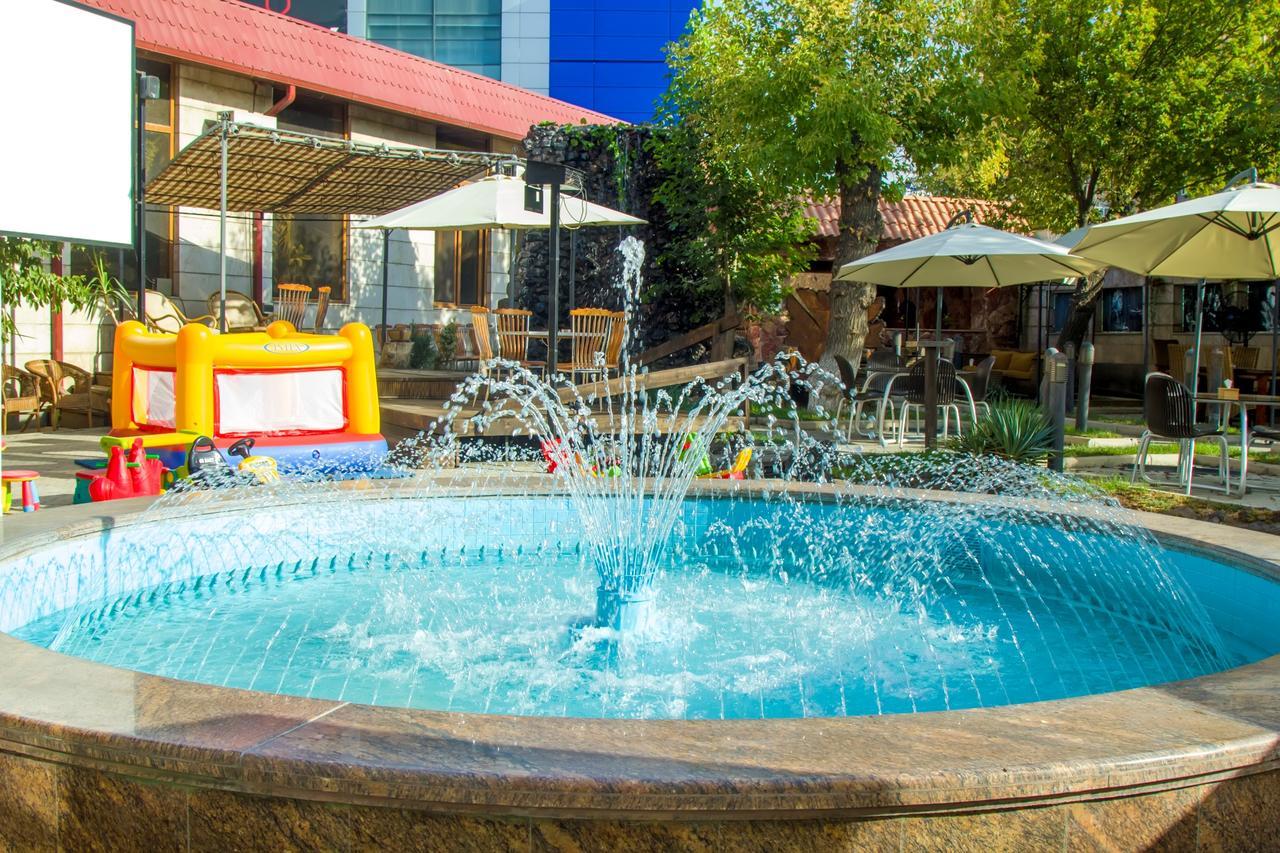 Aratta Hotel Argavand Exterior photo